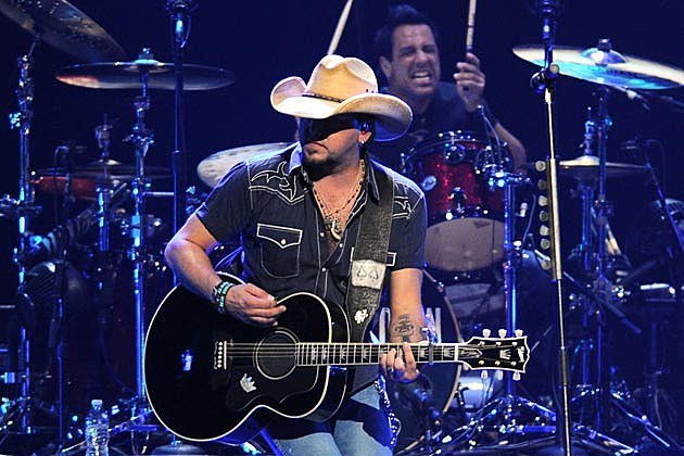 Jason-Aldean-Fenway-Park-announcement