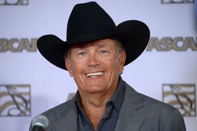 George Strait Wins Entertainer of the Year at 2013 CMA Awards