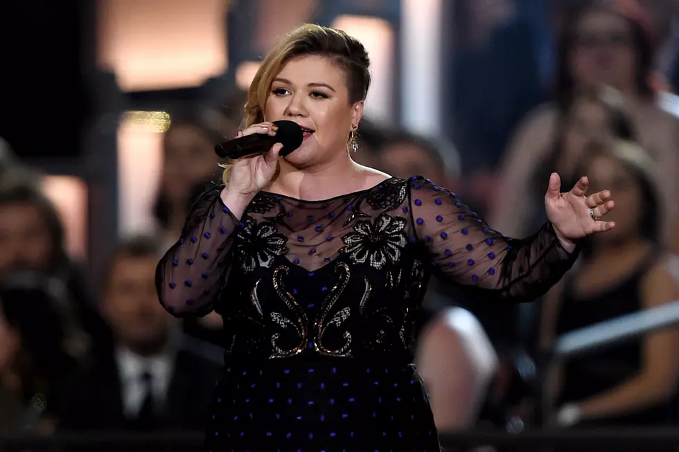 Kelly Clarkson’s Family Takes Christmas Card to a New Level