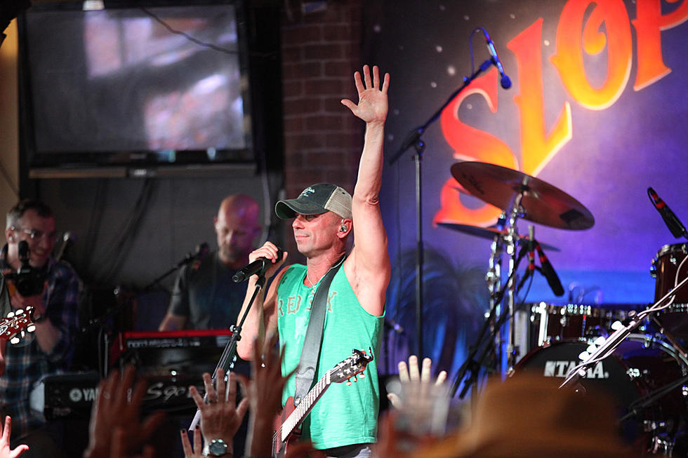 Kenny Chesney Plays Surprise Show in Florida