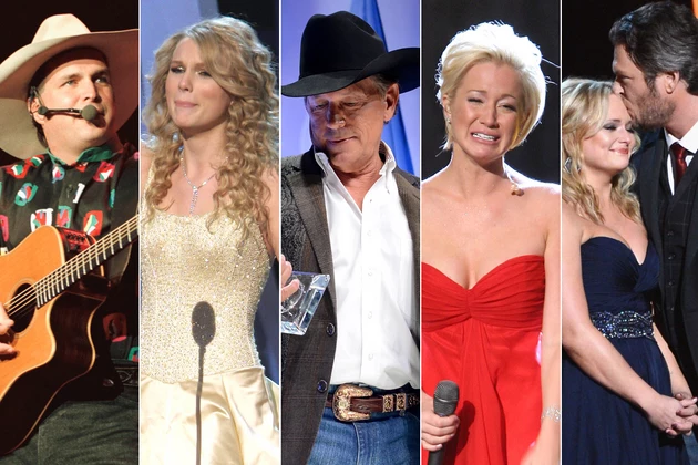 Who are some former CMA Awards winners?
