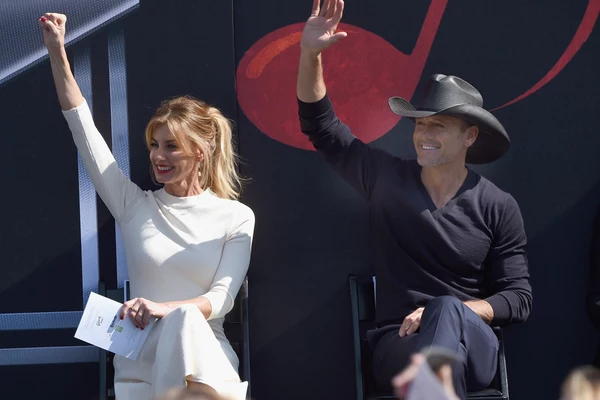 Tim McGraw and Faith Hill Plan, Execute a Big Surprise for Megafans [Watch] - Taste of Country