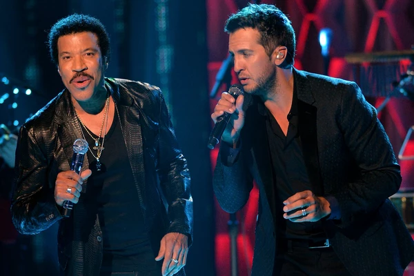 Luke Bryan, Lionel Richie Take Audience Back to the '80s With Commodores ... - Taste of Country