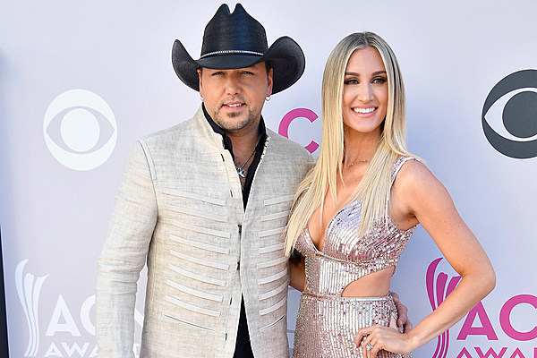 Jason Aldean, Wife Brittany Go to New Heights for Pre-Baby Photo Op
