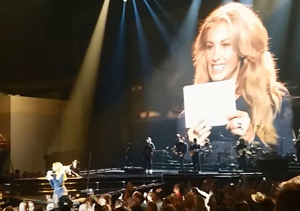Faith Hill Gets the Honor of Telling Couple They're Expecting a Baby Boy [Watch]
