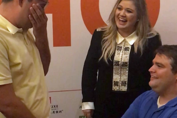Kelly Clarkson Meet and Greet Becomes Perfect Spot for a Marriage Proposal