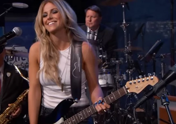 Lindsay Ell Makes Late-Night Debut With 'Waiting on You' on 'Kimmel' [Watch]