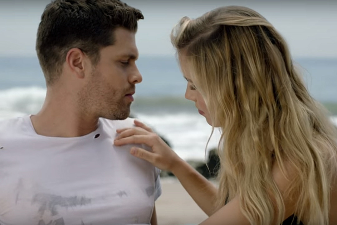 dustin-lynch-small-town-boy-video-still