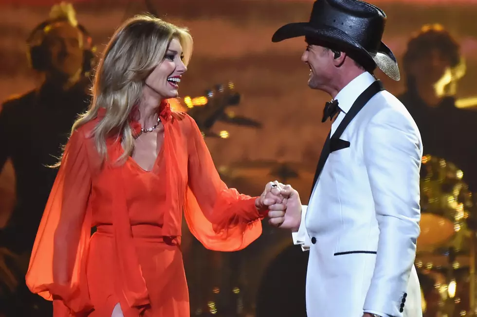 Tim McGraw and Faith Hill Share Sweet Duet Onstage at 2017 CMAs