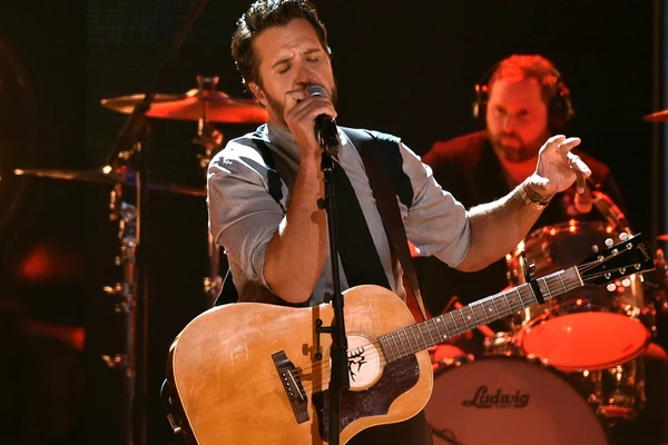 luke bryan line up luke bryan gets in the christmas spirit with o holy night luke bryan line up luke bryan gets in the christmas spirit with o holy night