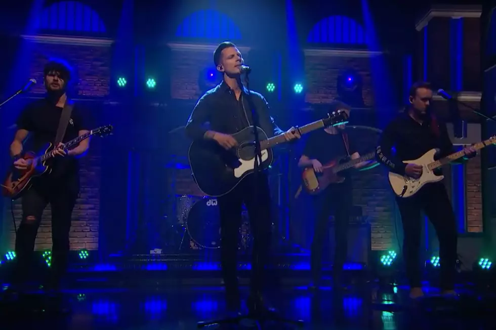 See Devin Dawson’s Super-Soulful ‘Asking for a Friend’ on ‘Seth Meyers’
