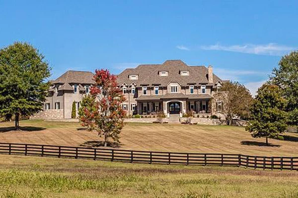 SeeInsideSherylCrowsSolarPoweredTennesseeEstate SeeInsideSherylCrowsSolarPoweredTennesseeEstate