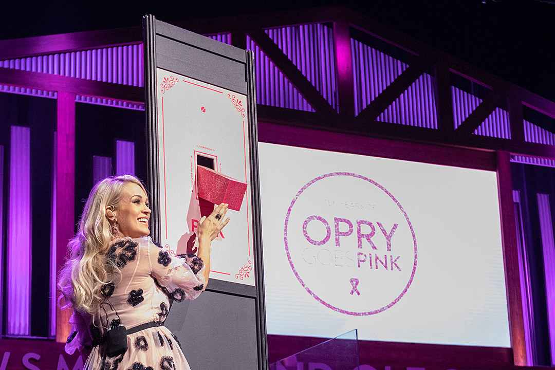 carrie-underwood-2018-opry-goes-pink-pictures