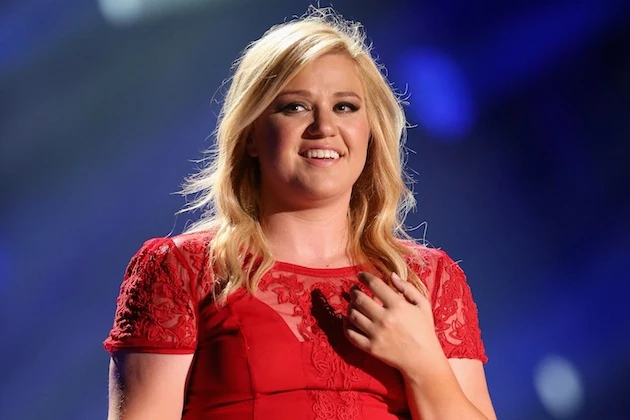 Kelly Clarkson Loses Her Engagement Ring