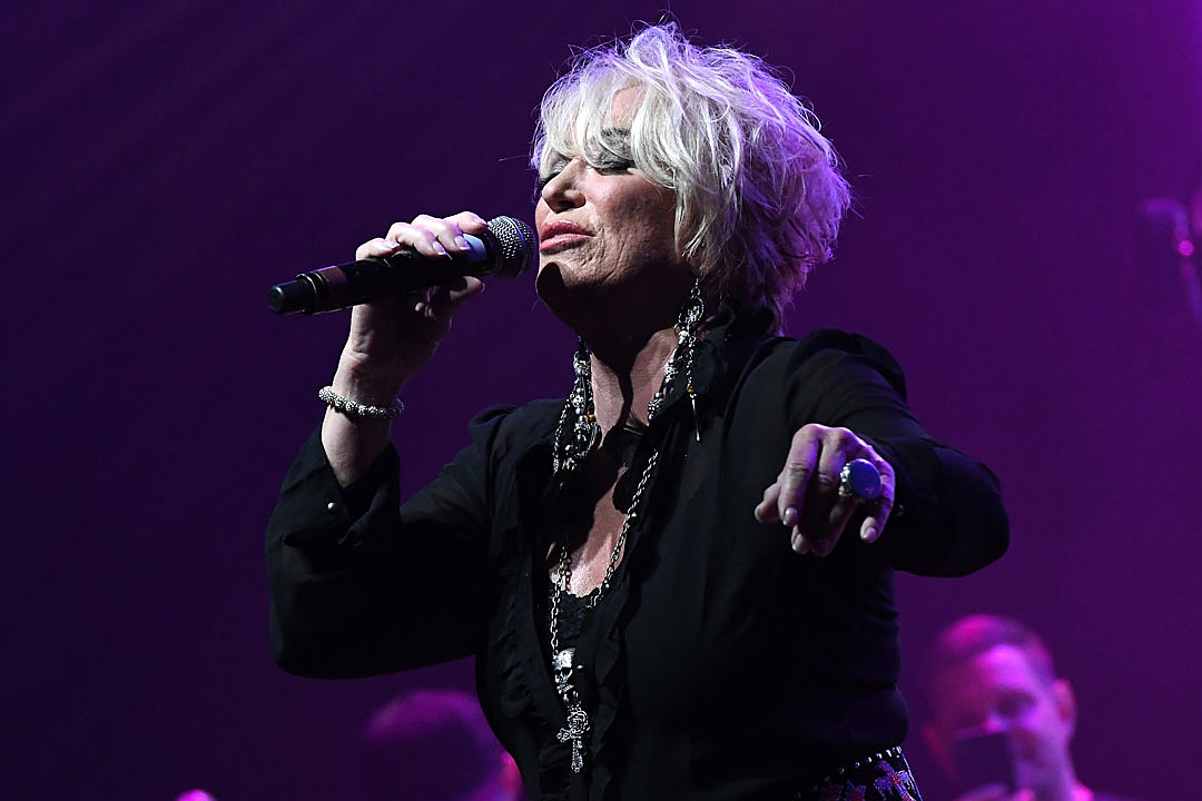 Here Are the Lyrics to Tanya Tucker's 'Bring My Flowers Now'
