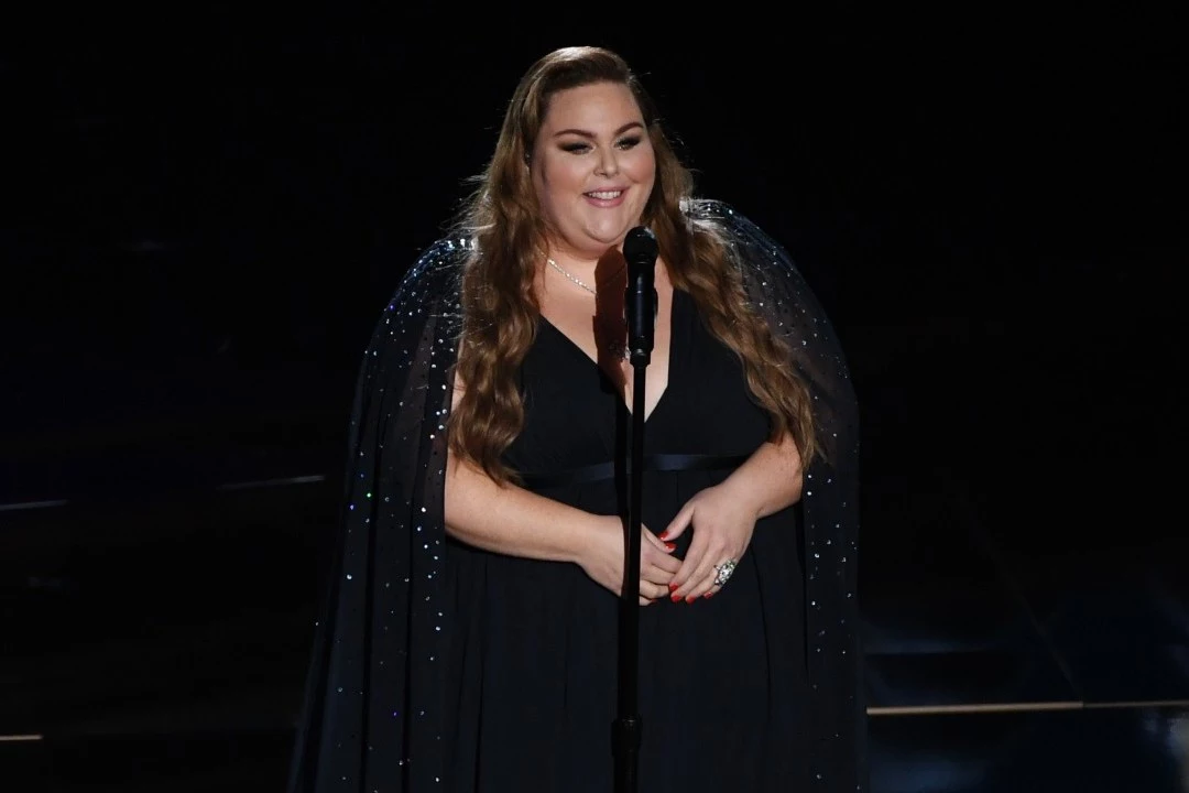 Chrissy Metz Honors Her Mother at the Oscars With Powerful 'I'm Standing With You' Performance [Watch]