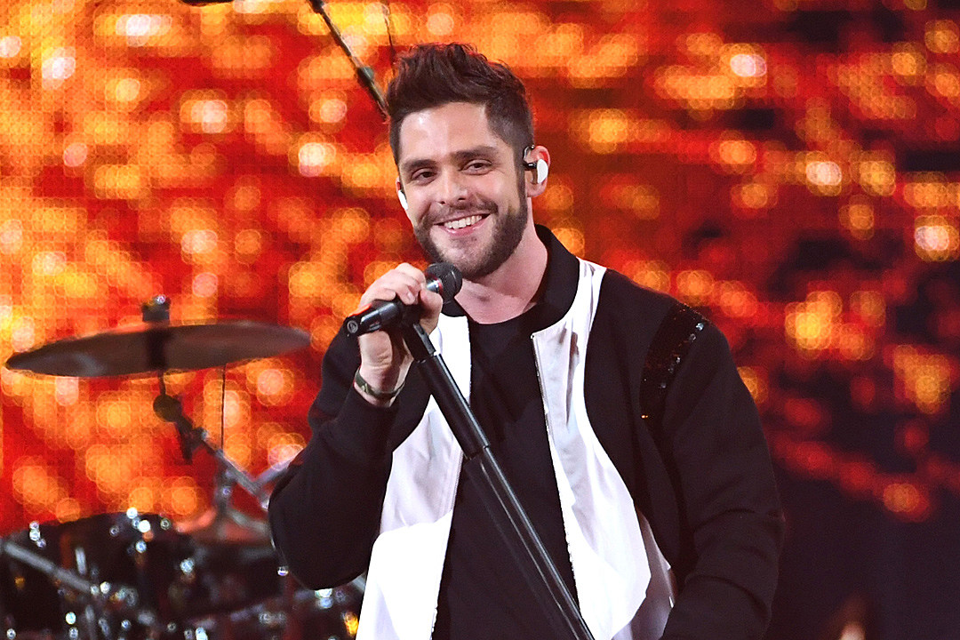 Thomas Rhett Shaved His Beard and You May Not Recognize Him