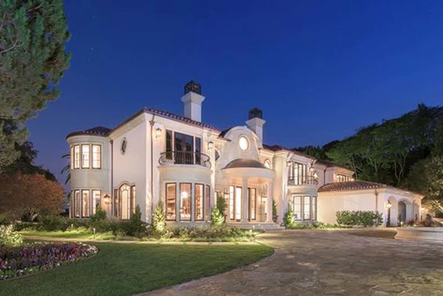 See Inside Reba McEntire's Staggering $22 Million California Estate [Pictures]