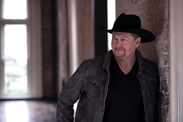 Tracy Lawrence Announces 30th Anniversary 'Hindsight 2020′ Livestream Concert