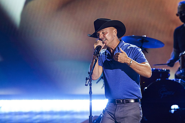 Kenny Chesney's 'Knowing You' Becomes ACM Awards In Memoriam Performance [Watch]