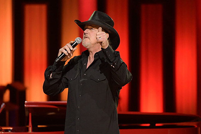 Trace Adkins Honors U.S. Military Veterans With New Song 'The Empty Chair' [Watch]