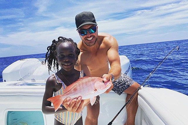 Thomas Rhett's Daughter Catches Her First Snapper, With Help From 'Uncle Luke'