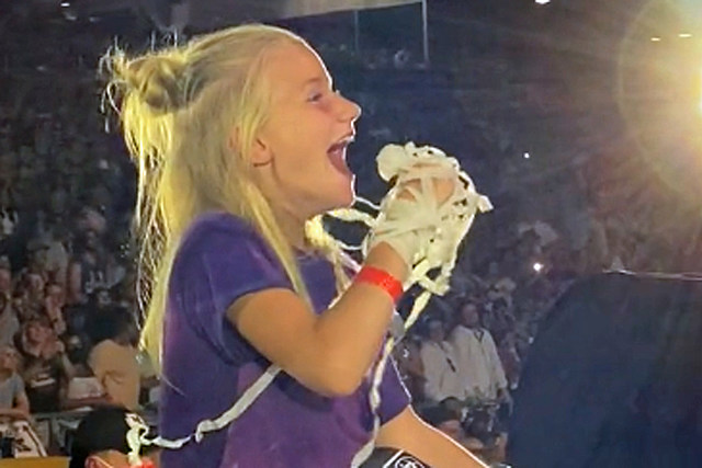 Garth Brooks Makes a Little Girl's First Concert Her Best Ever in Kansas City [Watch]