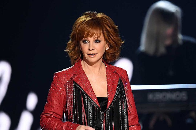 Reba McEntire Rescued by Ladder After Building Starts to Crumble [Watch]