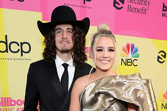 Gabby Barrett, Husband Cade Foehner Start Sweet Christmas Tradition With Daughter Baylah May